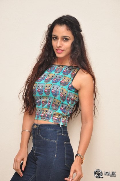 Ravneet-Kaur-at-Sithara-Movie-Show-Press-Meet